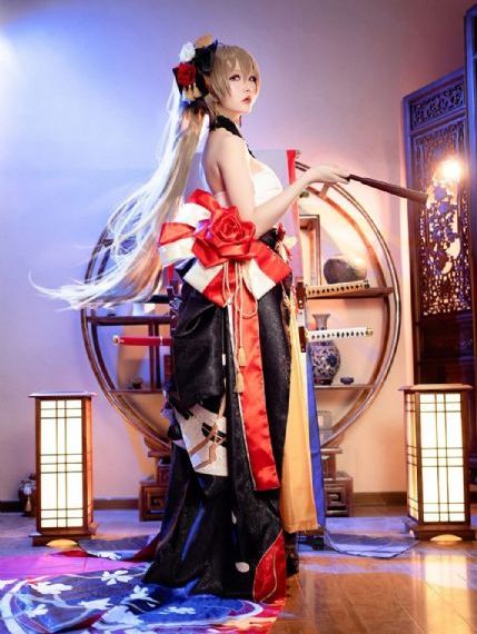 爱上黑帮的三百六十五天_十万网红美女美酱